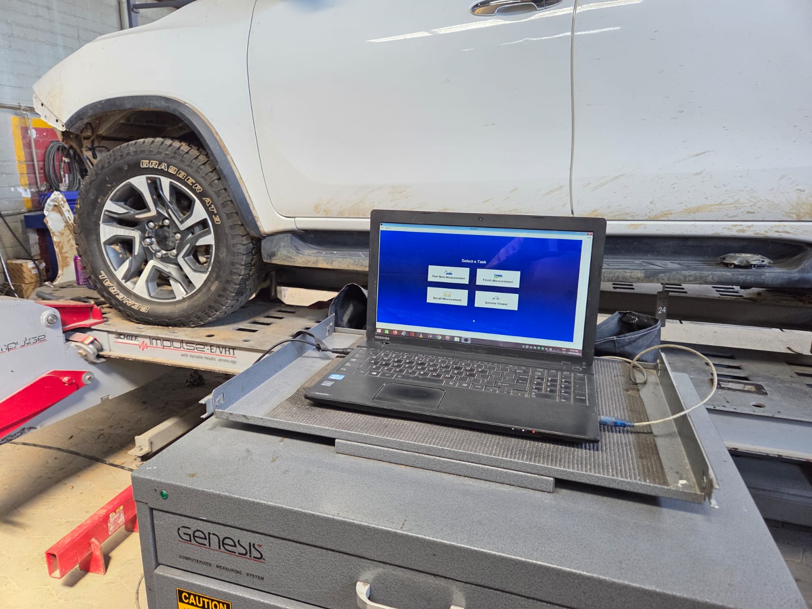 Chief Genesis computer display showing structural measurement data